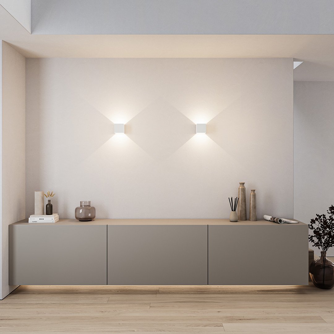 Elathis | Battery-Powered LED Wall Light with Remote